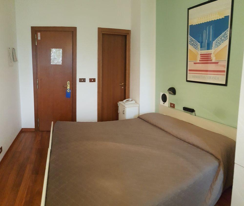 Twelve Hotel 3*